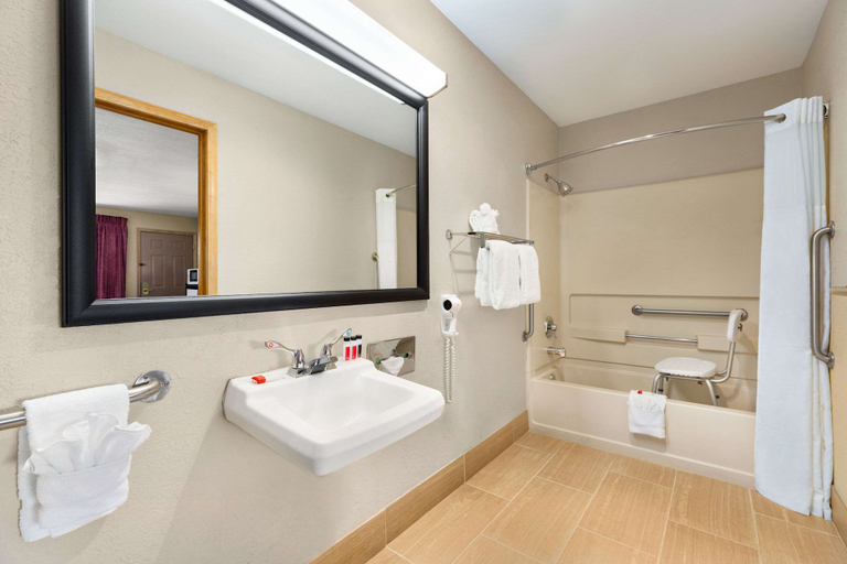 Bathroom 4, Baymont by Wyndham Cortez, Montezuma