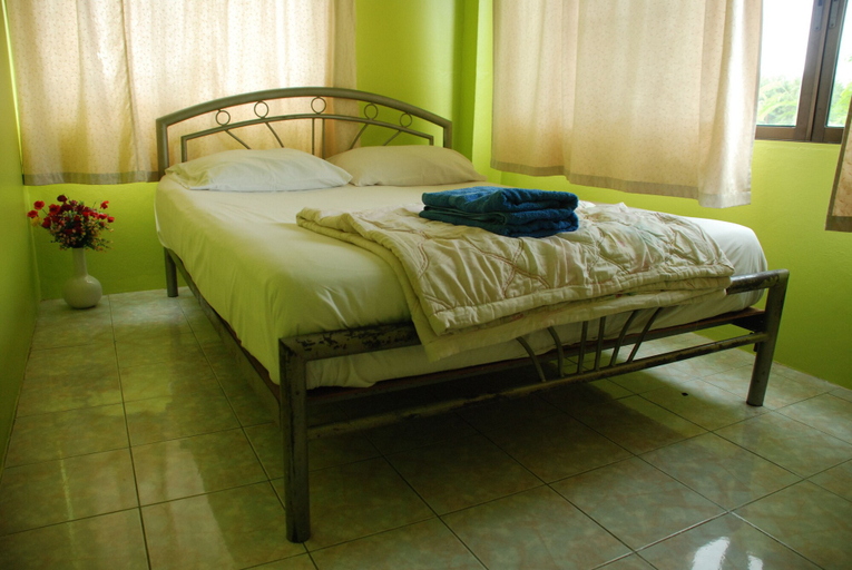 Bedroom 2, Blue Lagoon Guest House and Bar, Cha-Am
