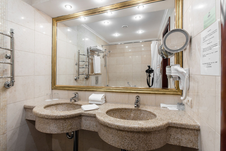 Bathroom 3, Hotel Mandarin Moscow, Central