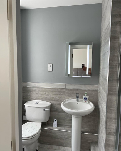 Bathroom 3, St Andrews Apartments, Kent