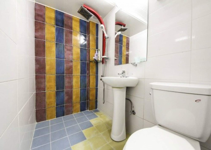 Bathroom 4, Michigan Motel, Pocheon