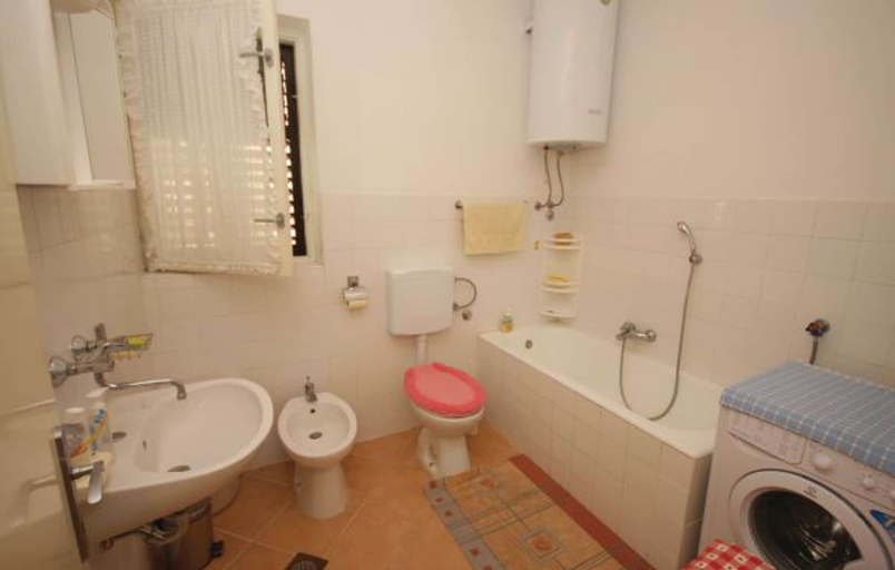 Bathroom, Apartment 773, Fažana