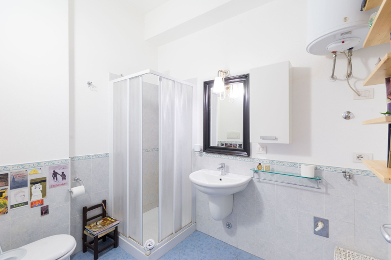 Bathroom 2, Navigli 6A Apartment, Milano