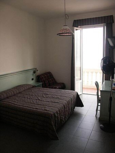 Bedroom 3, Hotel Baia, La Spezia