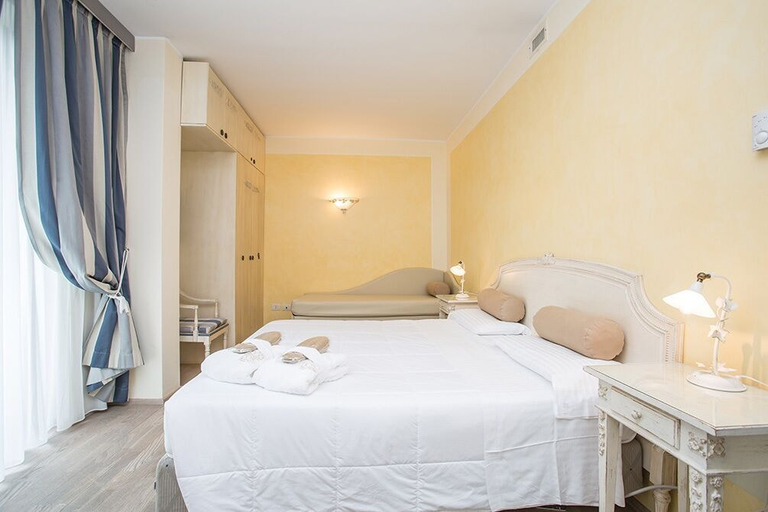Bedroom 3, Hotel Spiaggia d'Oro - Charme & Boutique by Double Hospitality, Brescia