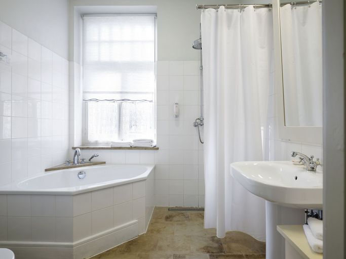 Bathroom 3, Villa Ammende Restaurant & Hotel, Pärnu