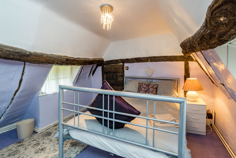 Bedroom 3, Yew Tree Cottage- Sleeps 12, Garden & Pet-friendly, Milton Keynes