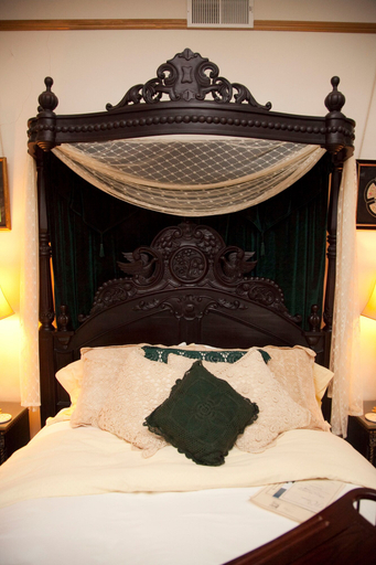 Bedroom 2, Beall Mansion An Elegant Bed & Breakfast Inn, Madison