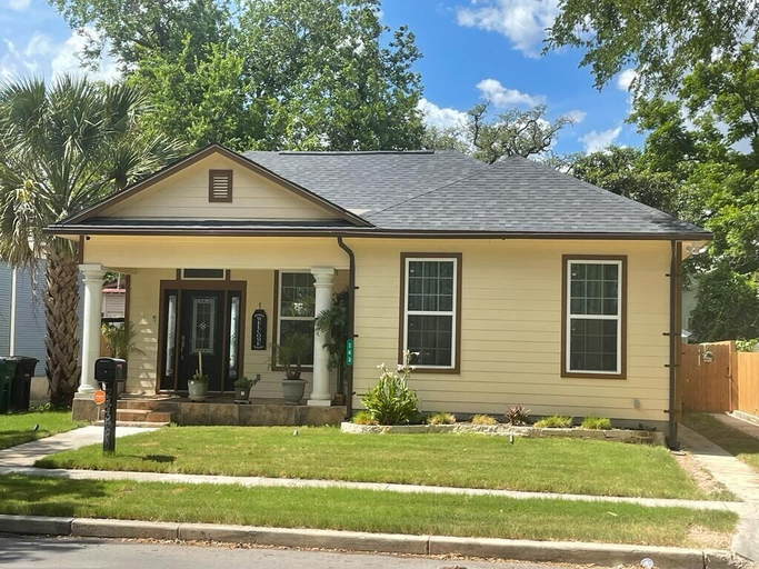 Exterior & Views, Woodlawn Main-House Downtown SA, Bexar