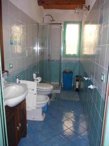 Bathroom 5, Sardinia International House, Oristano