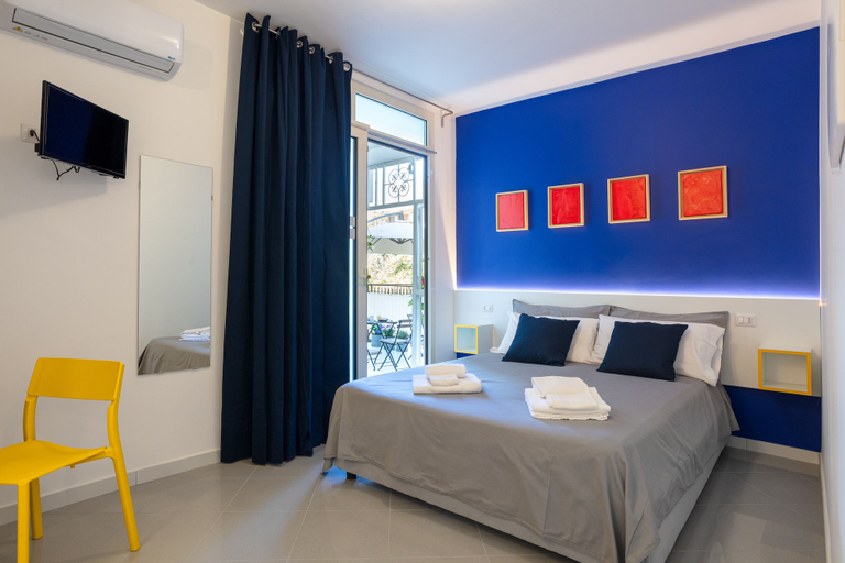 Bedroom 4, Nesea, Napoli