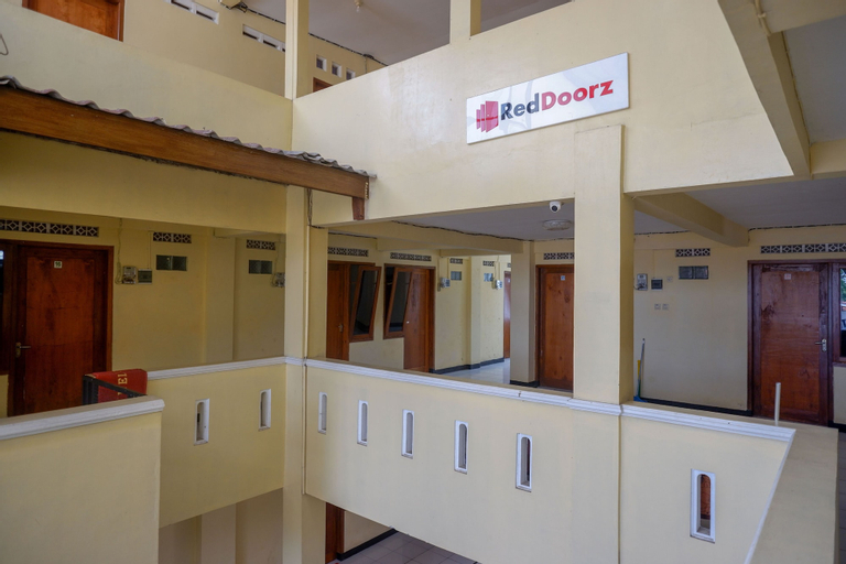 Others 5, RedDoorz Syariah near GOR Satria 4, Banyumas