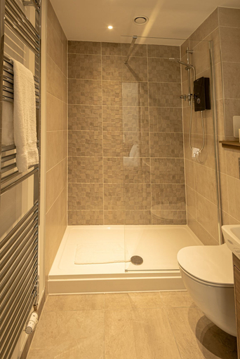 Bathroom 3, Roomy Comfortable Apartment, Edinburgh