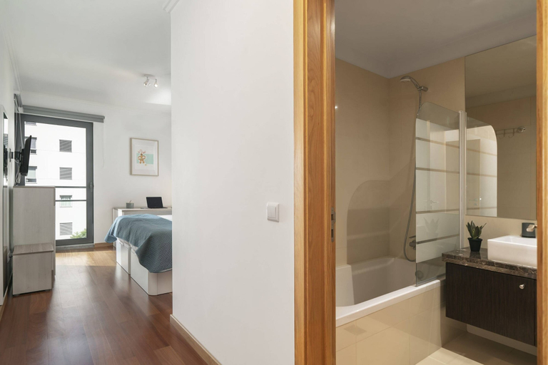 Bathroom 5, Apartment With Pool and Gym, Piornais Residence I, Funchal