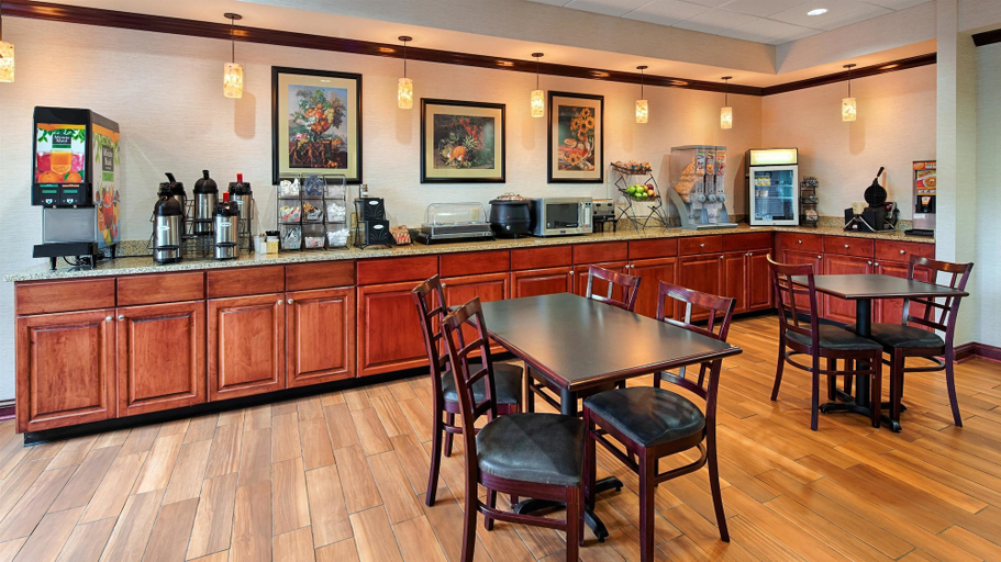 Food & Drinks 5, Best Western Of Wise, Wise