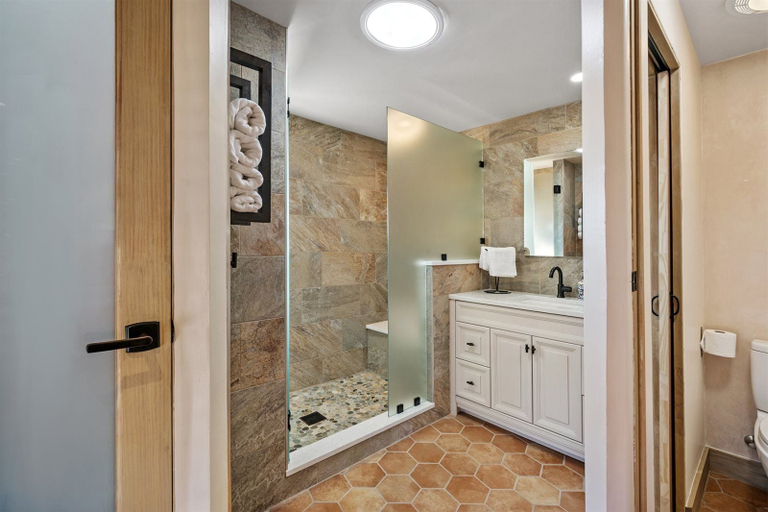 Bathroom 3, Casa de Lorenzo - Spacious Yard With Hot Tub and Fire Pit, Santa Fe