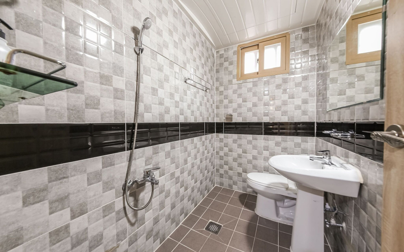 Bathroom 5, Mokpo Udall Hotel, Muan