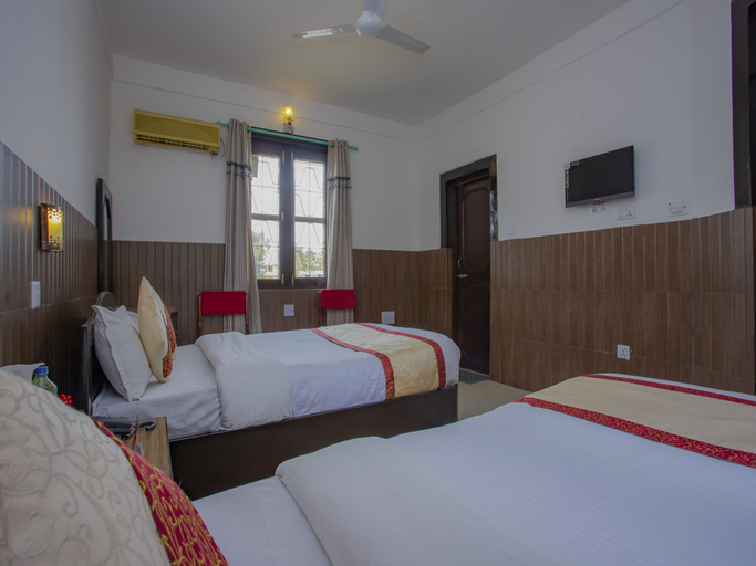 Bedroom 3, Jungle Nepal Resort, Narayani