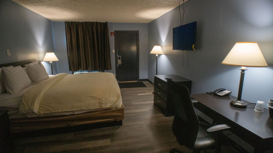Bedroom 3, Ashley Motel, Hendricks