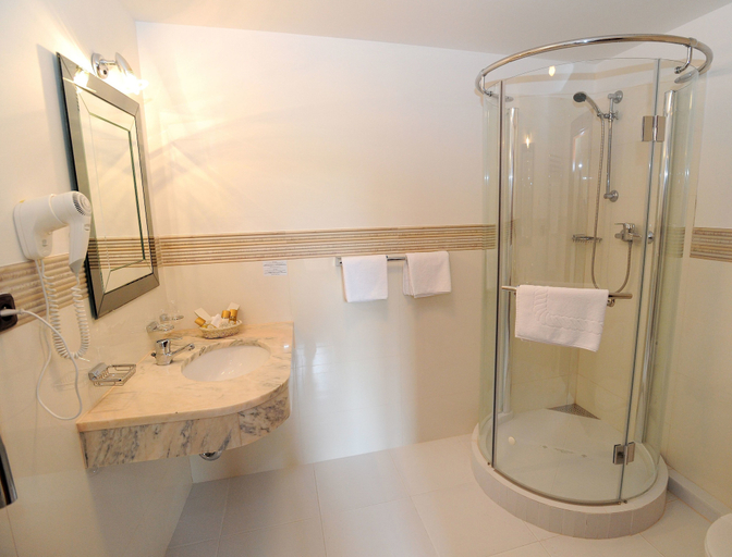 Bathroom 5, Hotel Elysee, Praha 1