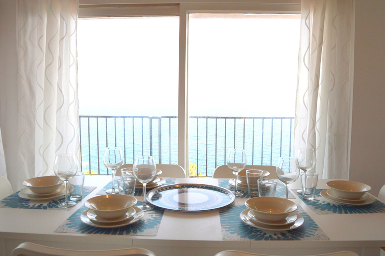 Food & Drinks, Art De Vivre - Cala Llevado, Girona