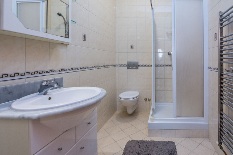 Bathroom 3, Apartments Weiss, Vir