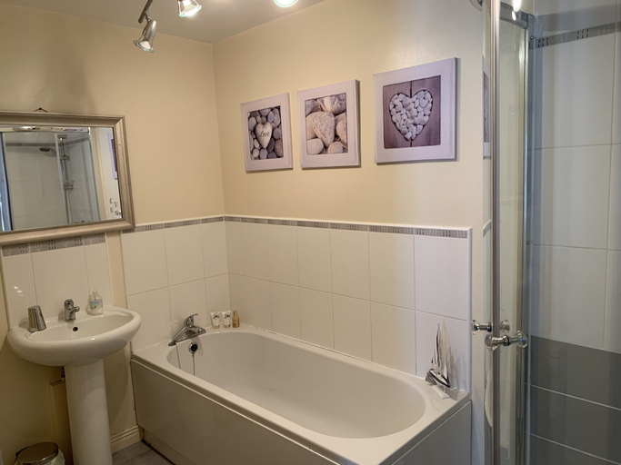 Bathroom 4, Harbour View Luxury Comfortable Holiday Apartment, North Down and Ards