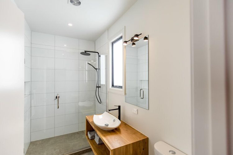 Bathroom 3, Provincial Apartment 3, Nelson