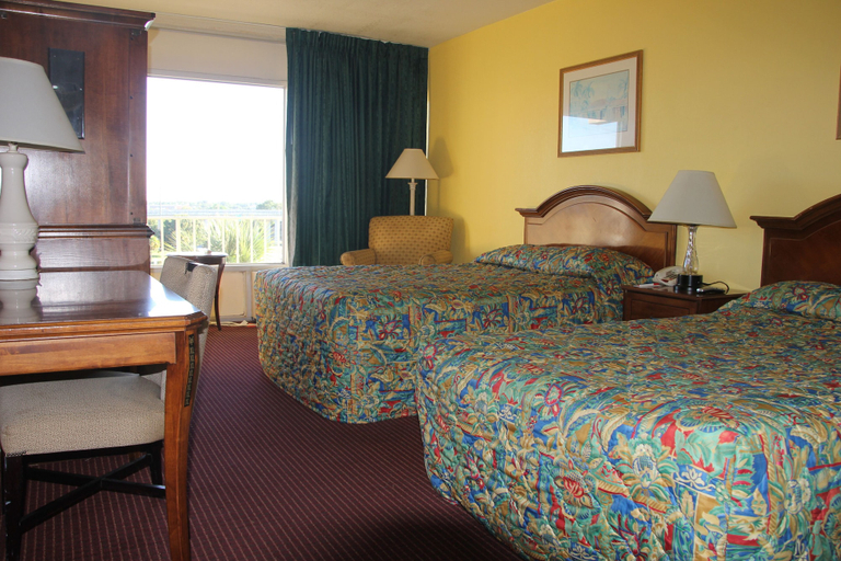 Bedroom 2, Cruise Port Inn, Brevard
