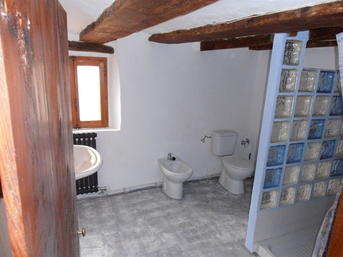 Bathroom 4, Mirador del Maestrazgo, Teruel