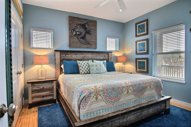 Bedroom 2, All Waves; No Worries, Nueces