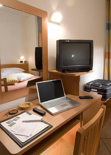 Bedroom 3, Hotel Savoia, Forli' - Cesena