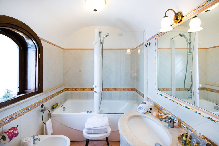 Bathroom 4, Villa Zeus, Salerno