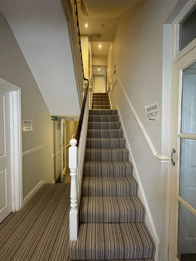 Others 4, Shandon Hotel, London
