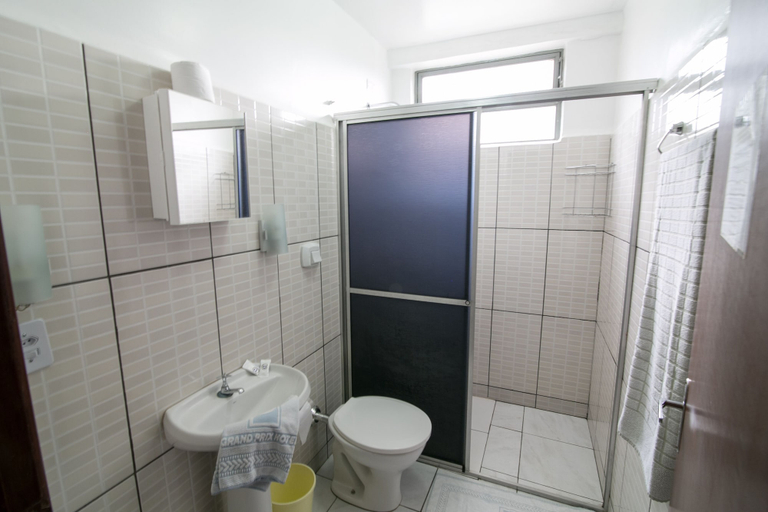 Bathroom 4, Grand Prix Hotel, Cascavel
