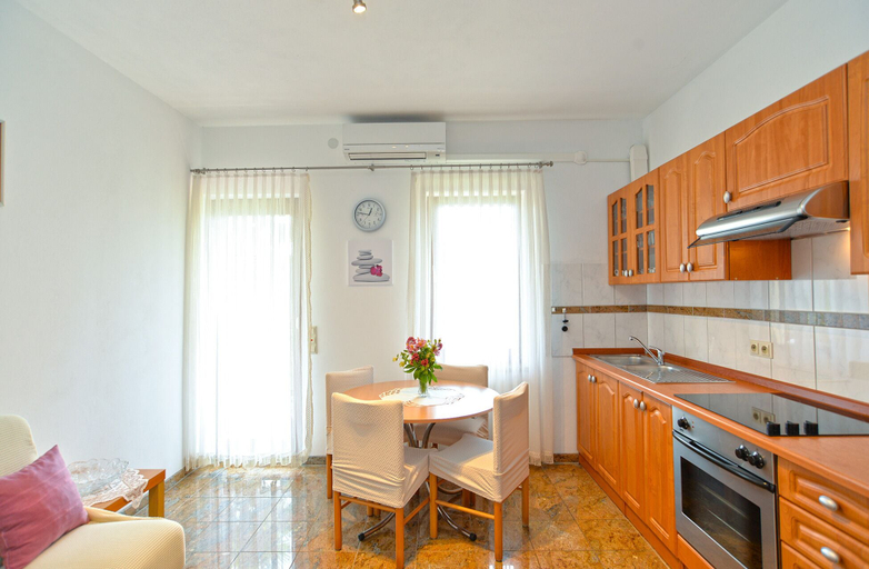 Others 4, Apartment 336, Poreč