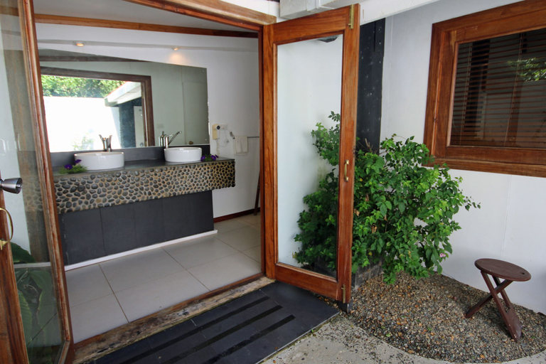 Bathroom 4, Wellesley Resort, Serua