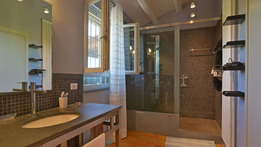 Bathroom 4, Villa Pigna Blue, Syracuse