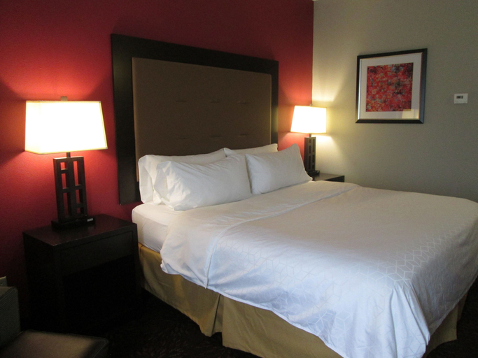 Bedroom 4, Holiday Inn Express CLOVERDALE (GREENCASTLE) by IHG, Putnam
