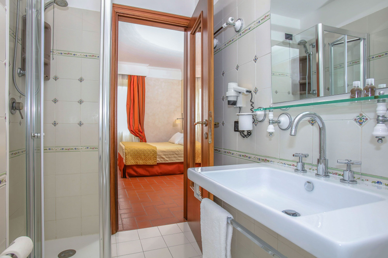 Bathroom 5, Hotel La Pergola, Rieti