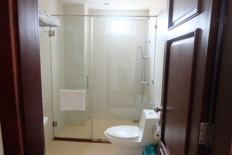 Bathroom 5, Hoang Sa Hotel, Da Nang