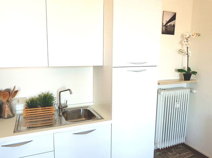 Private kitchenette 4, Bright Apartments Desenzano - Cavour Lake View 1, Brescia