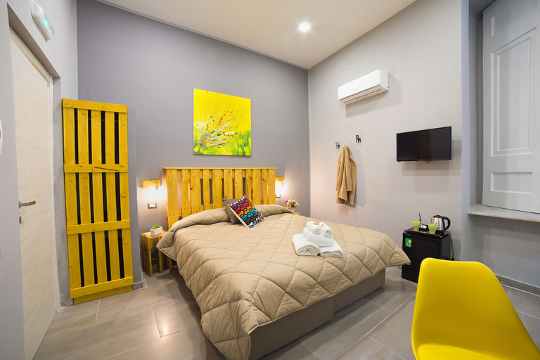 Bedroom 3, B&B Le 4 Stagioni Dante's Suites by ClaPa Group Dislocated Hospitality, Napoli