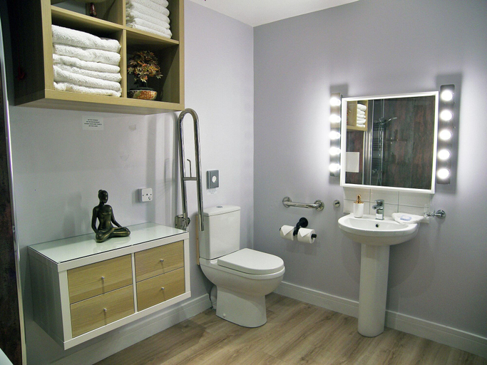 Bathroom 4, Beaverhall Holiday Apartments, Edinburgh