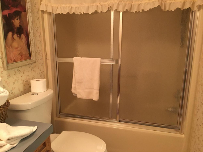 Bathroom 5, Shady Lady Bed & Breakfast, Nye