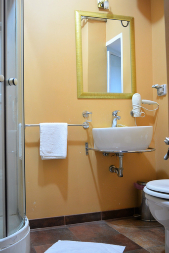 Bathroom 5, Art And Relax Termini, Roma