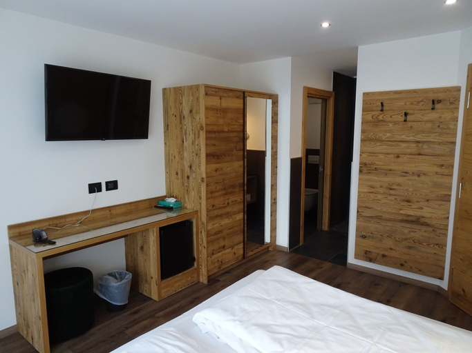 Bedroom 3, Active Alm Hotel, Trento