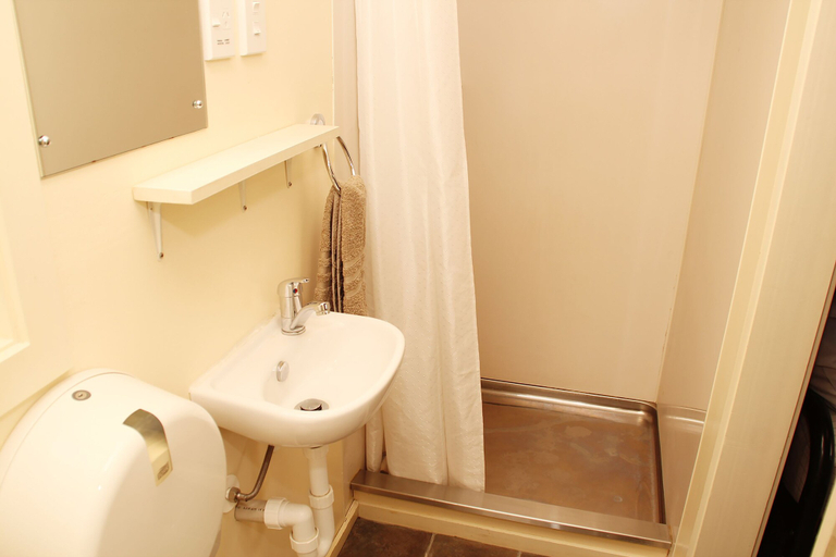 Bathroom 4, Central City Camping Park Invercargill, Invercargill