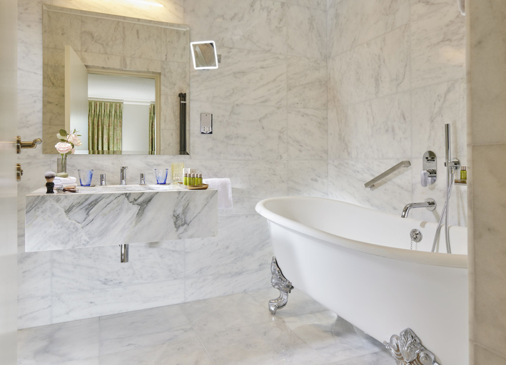 Bathroom 4, Actons Hotel