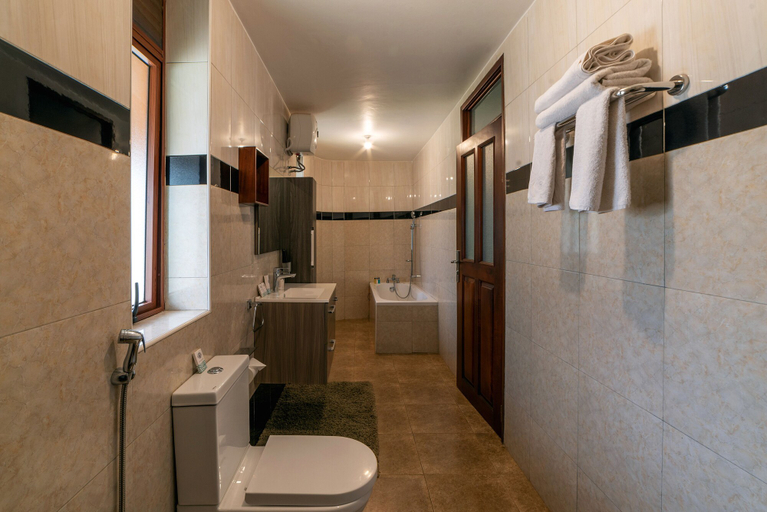 Bathroom 5, Masheda Palms Resort, Kampala